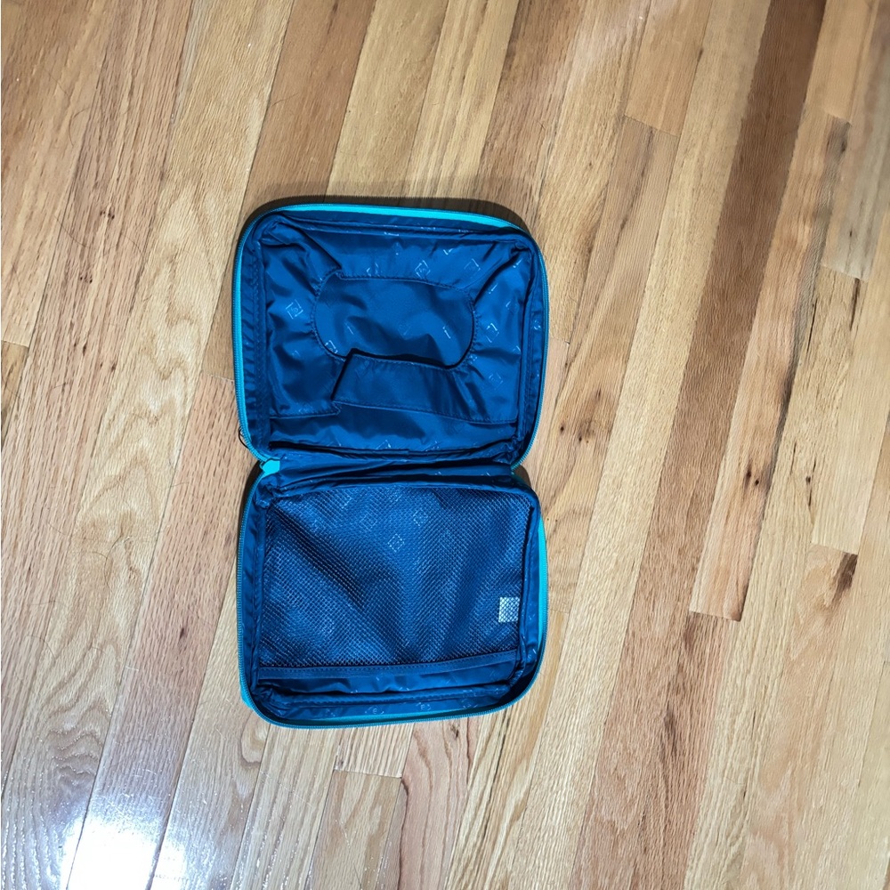 Lighten Up Wipes Case in Peacock Garden - Picture 2 of 2